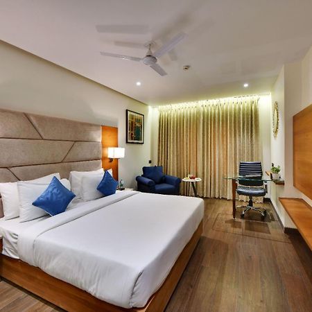 ניו דלהי The Glory Suites Near Igi Airport מראה חיצוני תמונה