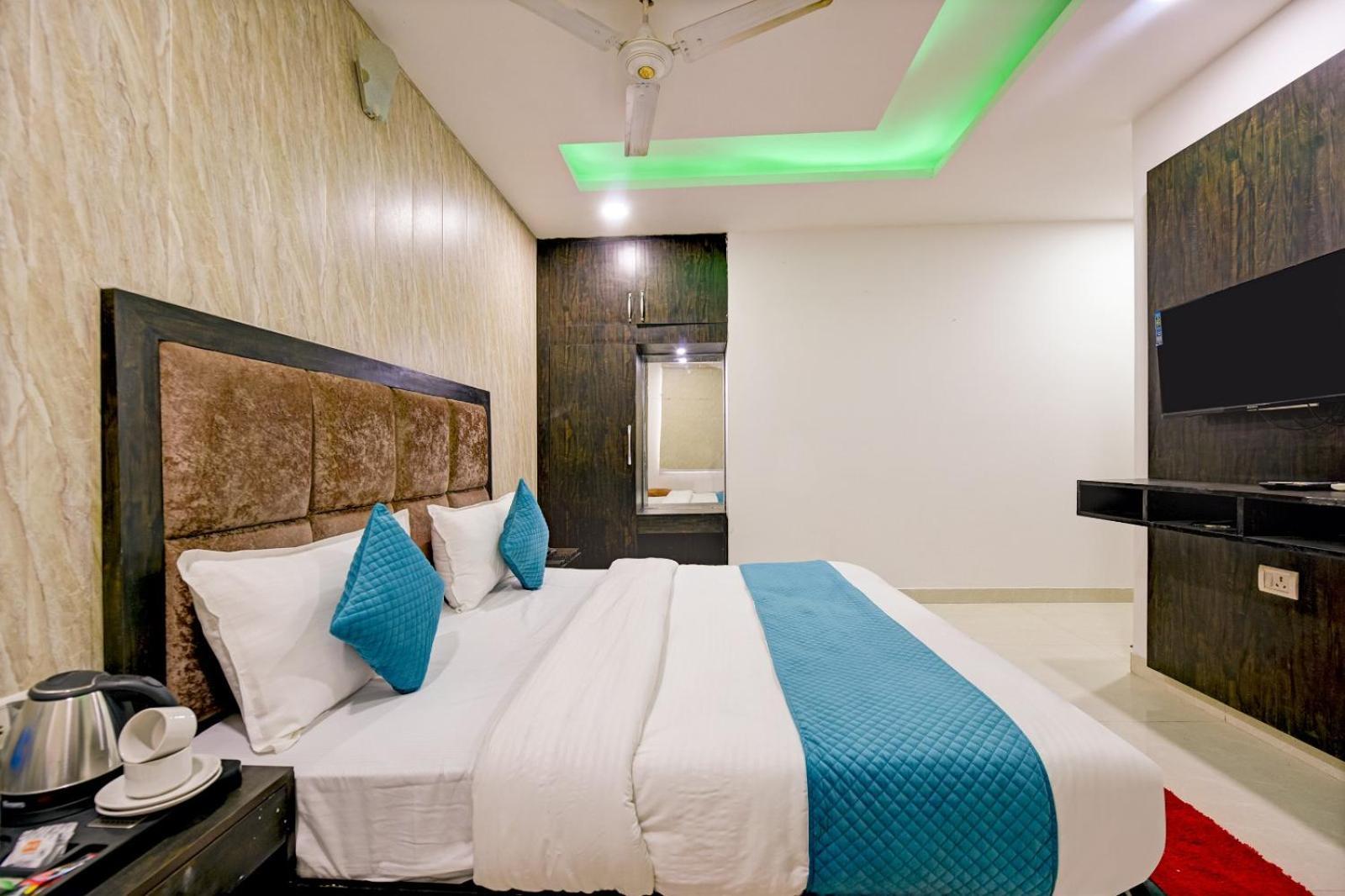 ניו דלהי The Glory Suites Near Igi Airport מראה חיצוני תמונה