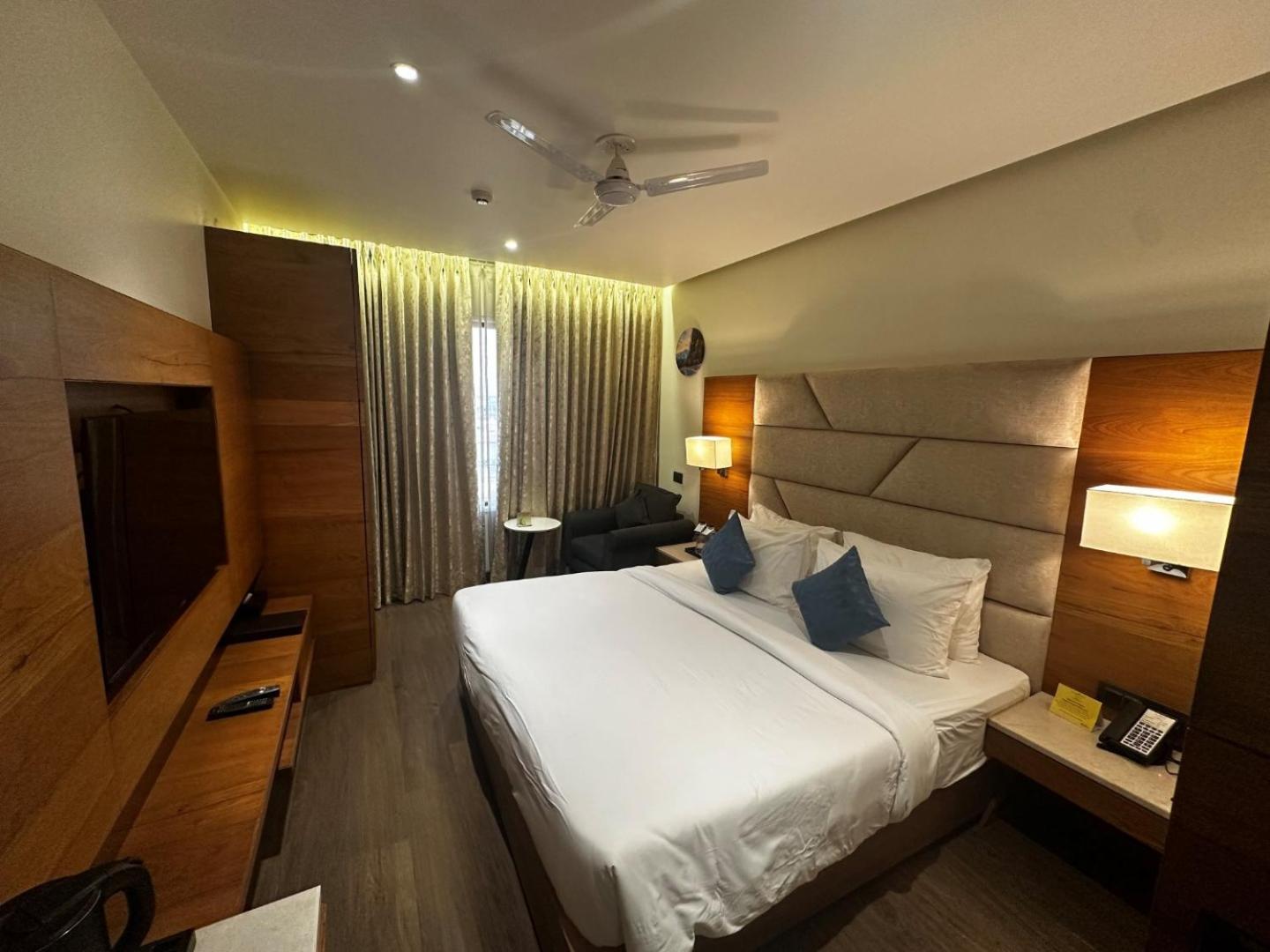 ניו דלהי The Glory Suites Near Igi Airport מראה חיצוני תמונה