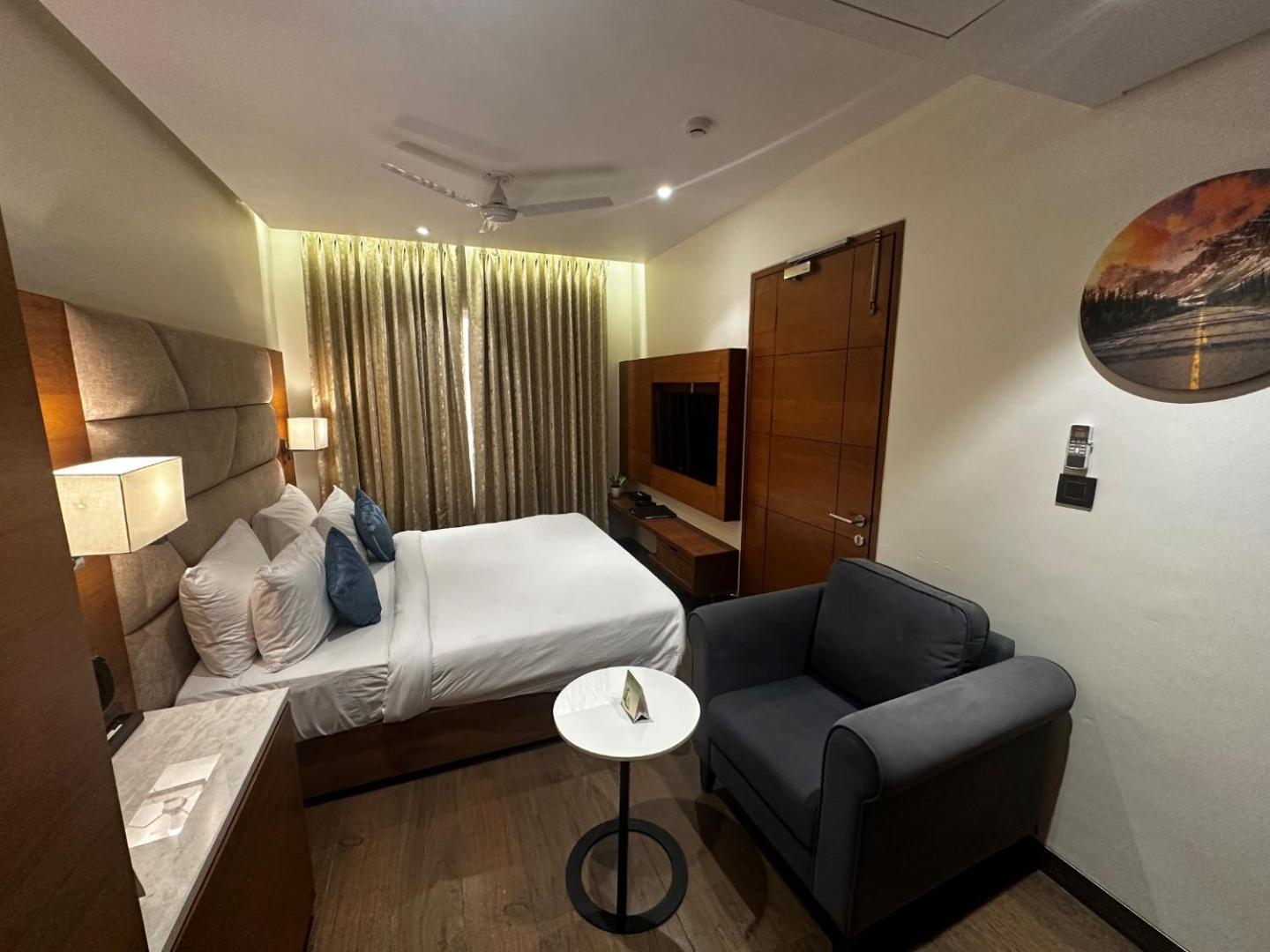 ניו דלהי The Glory Suites Near Igi Airport מראה חיצוני תמונה