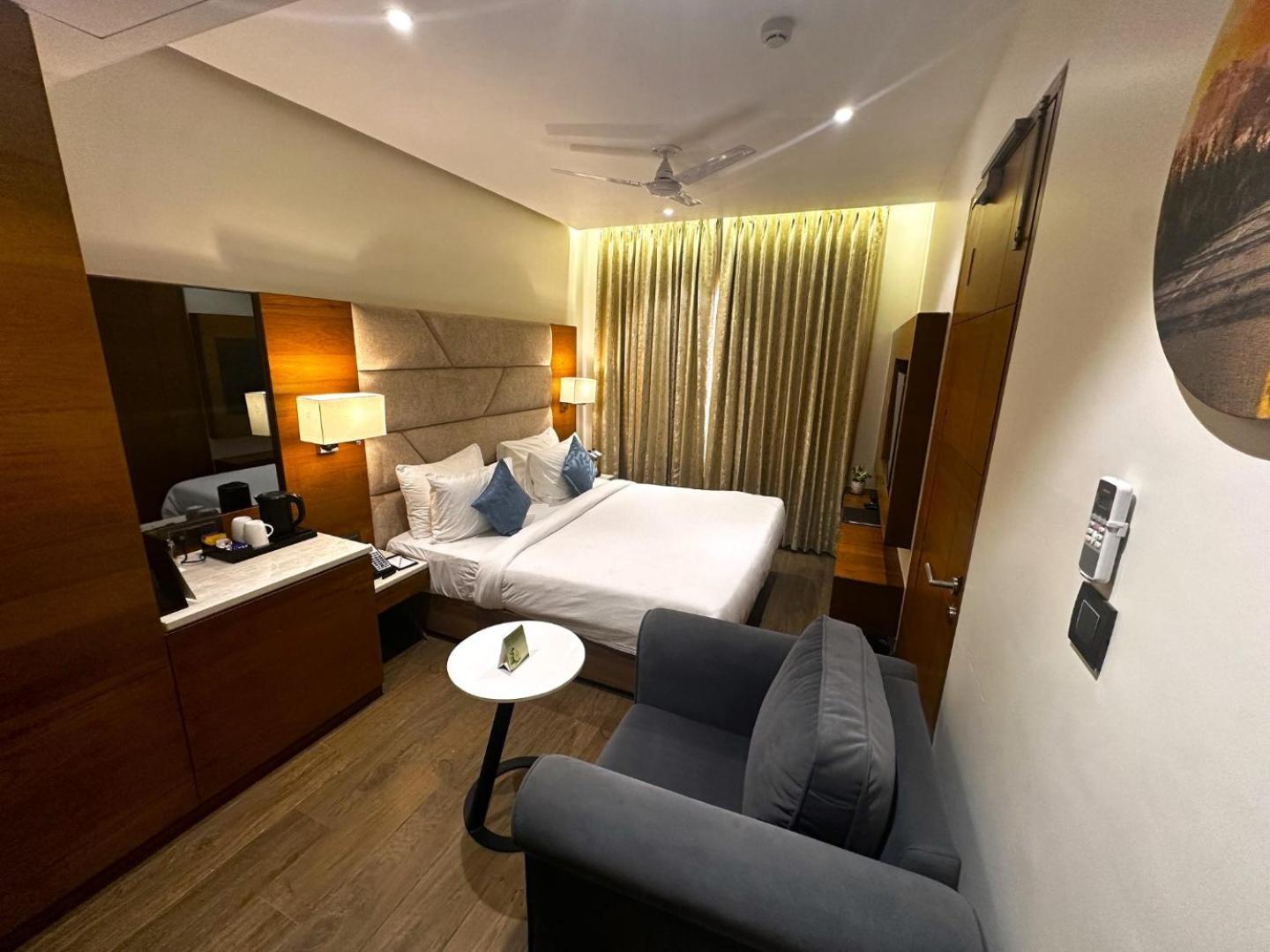 ניו דלהי The Glory Suites Near Igi Airport מראה חיצוני תמונה